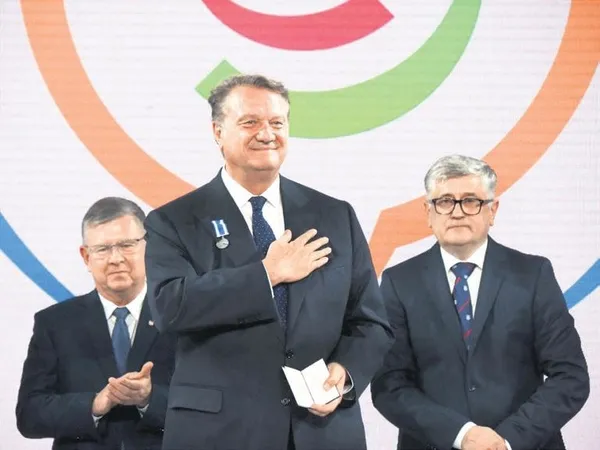 1697063681128.jpeg Beşiktaş'ta seçim belirsizliği! Ahmet Nur Çebi kesin karara varamadı: Adaylar arasında Yıldırım Demirören ve Serdal Adalı'nın da adı geçiyor-2