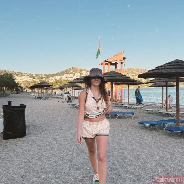 Ebru Şahin’in tatil günlüğü: Bikinili pozlarını paylaşmaya doyamadı! - 6