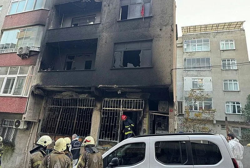 Alevler binayı sardı!