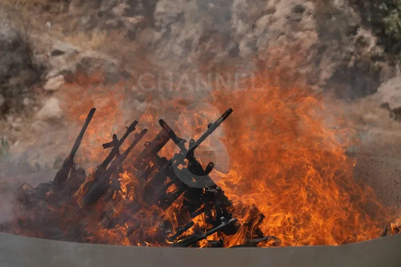 KELEŞLERİ KAZANA KOYUP YAKTILAR: BESE HOZAT KAZAN BAŞINDA-1