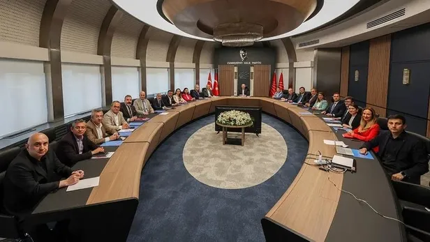 kirli-camasirlar-saciliyor-soner-yalcin-chp-bombasini-patlatti-vekil-listeleri-para-karsiligi-yapildi-1696415048793.jpeg Kirli çamaşırlar saçılıyor... Soner Yalçın CHP bombasını patlattı: Vekil listeleri para karşılığı yapıldı-4