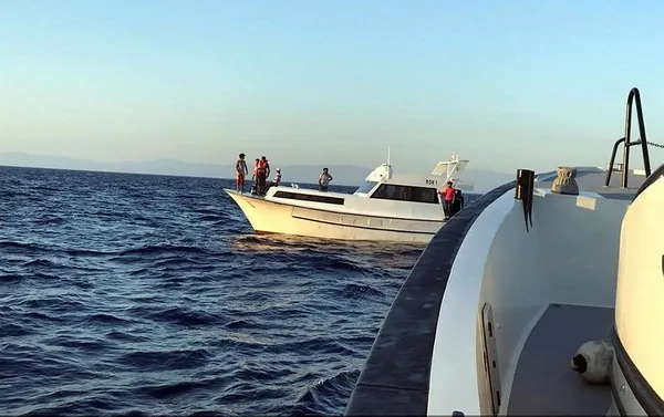 Yunan Sahil Güvenliği korsanlığa başladı! Sığınmacıların telefonlarını ve paralarını almışlar-2