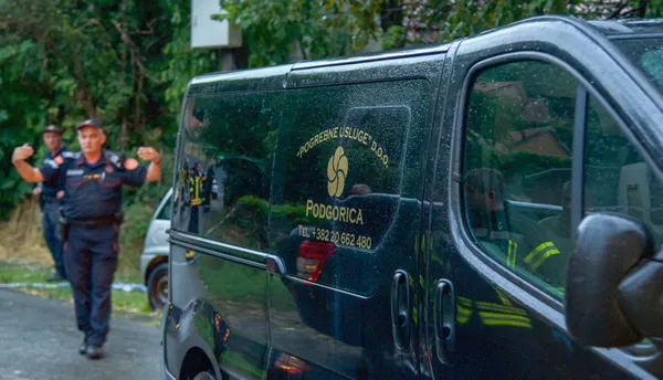 karadagda-bir-kisi-ailesine-ve-yoldan-gecenlere-ates-acti-11-kisi-oldu-1660332959666.jpg Karadağ'da bir kişi, ailesine ve yoldan geçenlere ateş açtı 11 kişi öldü-5