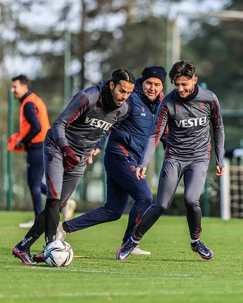 galatasarayin-yeni-hocasi-torrentin-plani-belli-oldu-buyuk-degisim-yok-ufak-dokunus-var-1642192939329.jpeg Galatasaray'ın yeni hocası Torrent'in planı belli oldu! Büyük değişim yok ufak dokunuş var-10