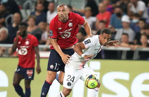 psgyi-deviren-lille-fransa-super-kupasini-kazandi-burak-yilmaz-yine-cok-konusulacak-1627848188190.jpeg