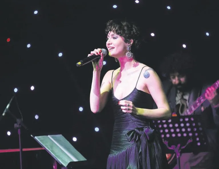 Birce sesiyle büyüledi