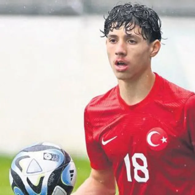 Norwich City’den flaş hamle: Türk sol bek ile anlaştı!