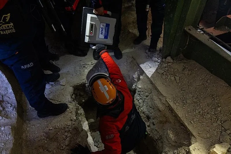Afet ve Acil Durum Yönetimi Başkanlığı (AFAD) ekipleri, devrik lider Beşşar Esed'in işkence merkezi Sednaya Hapishanesi'nde mahsur kaldığı düşünülen kişiler için arama tarama ve kurtarma faaliyetlerine başladı. Sednaya Hapishanesi'nde mahsur kaldığı düşünülen kişiler için gönderilen AFAD ekipleri, bölgeye intikal ederek çalışmalarına başladı. (AA)