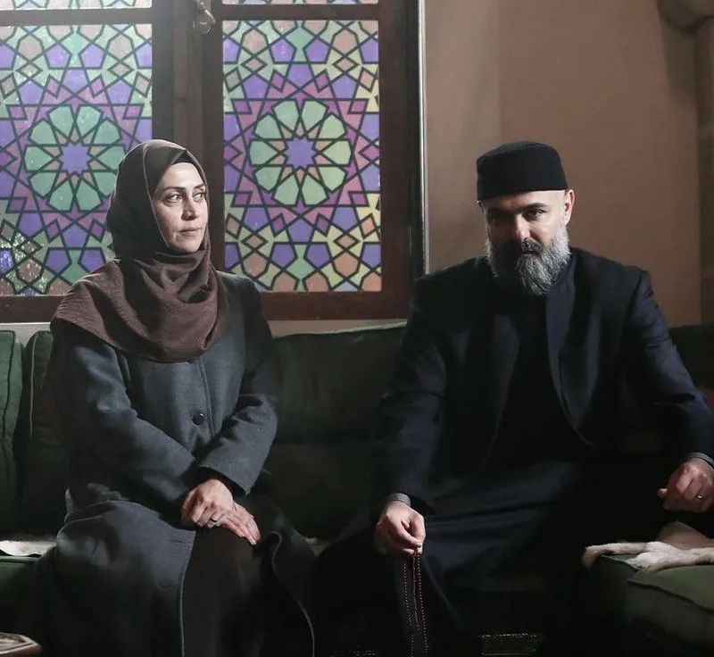 kizil-goncalar-dizisinde-ilk-ayrilik-krizi-cikti-son-noktayi-koyup-seyirciye-veda-edecek-1707283741204.jpg Son noktayı koyup seyirciye veda edecek; Kızıl Goncalar dizisinde ilk ayrılık krizi duyuruldu!-6