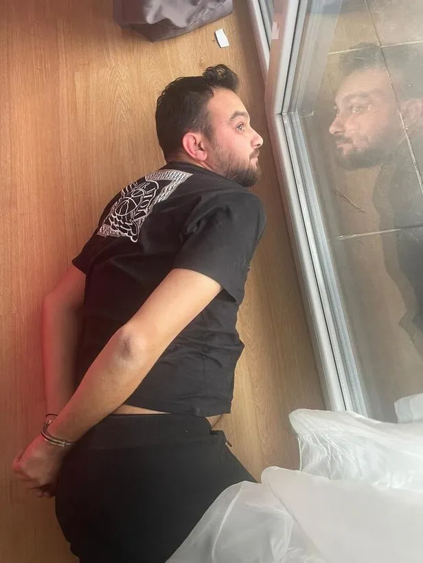 hayat-arkadasi-safak-mahmutyazicioglunun-olumuyle-yikilan-ece-erken-ilaclarla-ayakta-duruyor-1643671811657.jpeg Hayat arkadaşı Şafak Mahmutyazıcıoğlu'nun ölümüyle yıkılan Ece Erken ilaçlarla ayakta duruyor-2