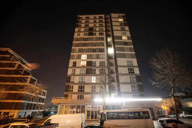 İstanbul'da bir rezidansın 9.katından düşen kadın öldü - 1