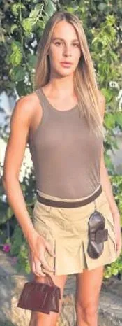 1692481645328.jpeg Zeynep Bastık ormanda! İlginç kıyafetiyle yine dikkatleri üstüne çekti-10