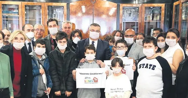 Çağatay Ulusoy’dan Lösemi Çocuklar Haftası’nda kanser hastası miniklere moral ziyareti