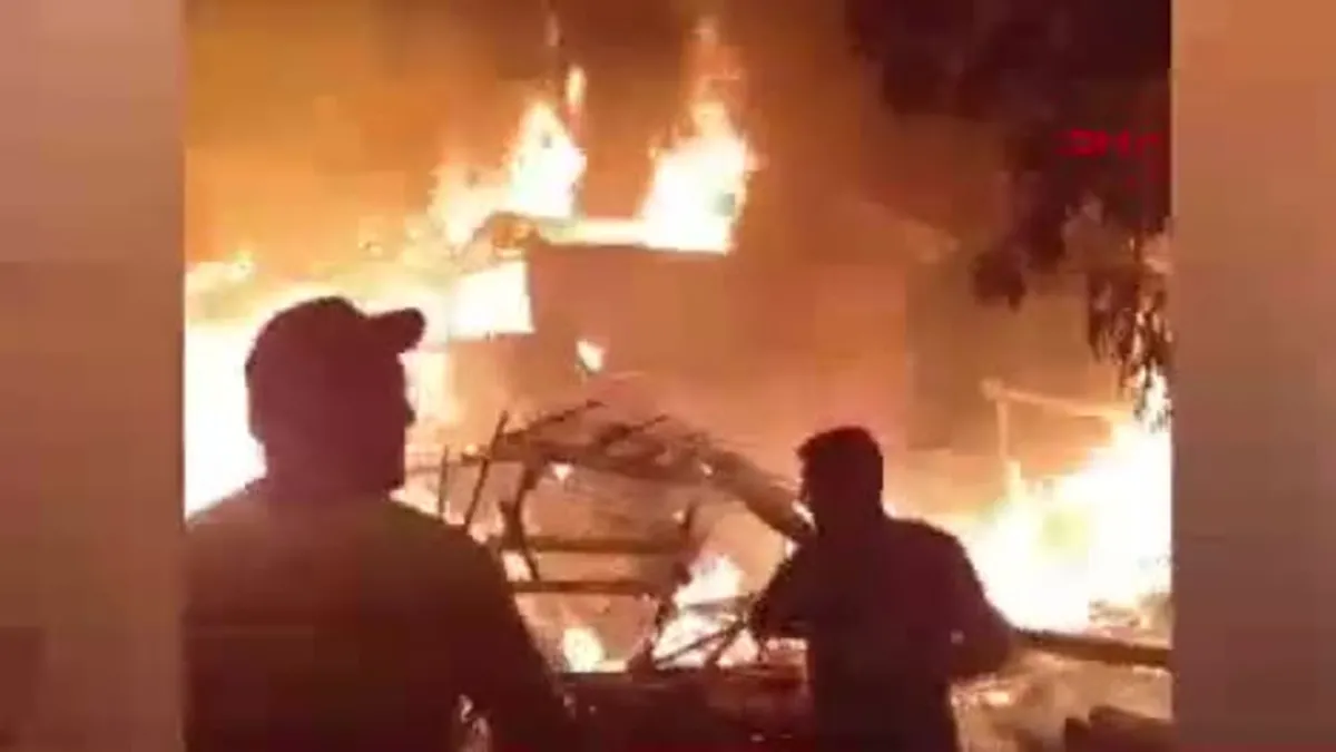 Bursa İnegöl'de yangın! 3 ev kül oldu!