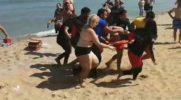 Kocaeli'de boğulma tehlikesi geçiren 2 kişiye doktor yardım etti (Yaşam haberleri)-1