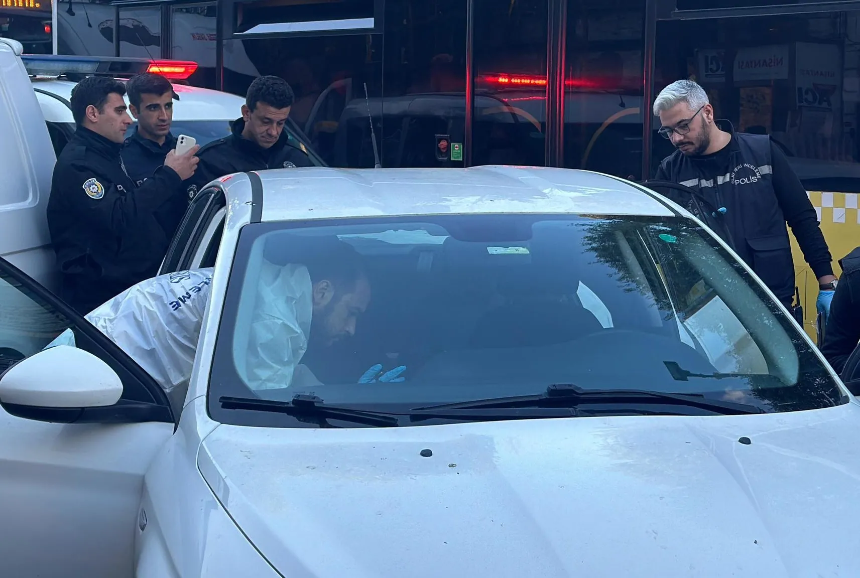 Arabanın arka koltuğunda bulundu