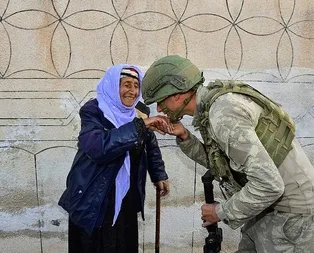 Mehmetçikten duygulandıran hareket! MSB Atatürkün sözleriyle paylaştı