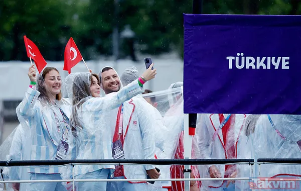 2024 Paris Olimpiyatları açılış töreninde Fransızlara şok! Sağanak vurdu liderlere yağmurluk dağıtıldı - 14