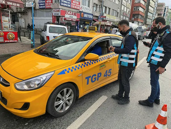 istanbulda-taksicilere-yonelik-denetimler-suruyor-emniyet-kemeri-takmayan-bir-taksici-cezayi-yedi-1638006118125.jpg İstanbul'da taksicilere yönelik denetimler sürüyor! Emniyet kemeri takmayan bir taksici cezayı yedi-4