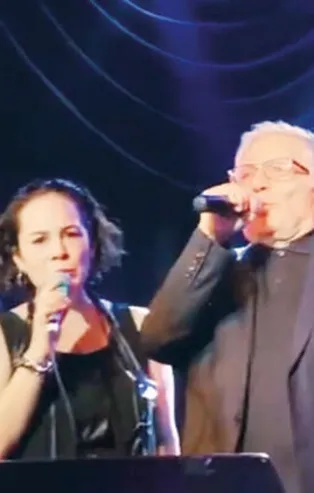 Koronavirüse karşı ilaç önermişti! Zülfü Livaneli'nin imza gününde onlarca kişiye koronavirüs bulaştı