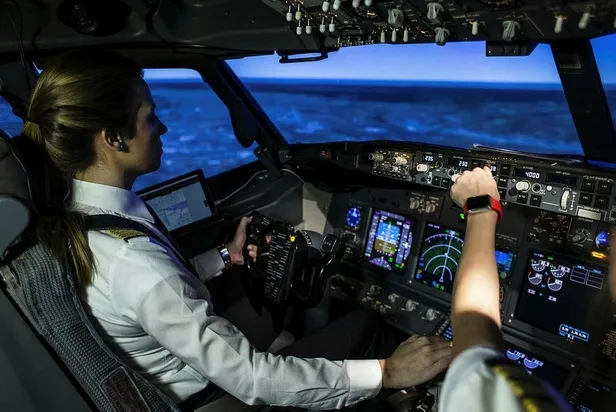 THY'nin 19 Mayıs özel uçuşunda en genç kaptan pilotu Selin Sevimli görev aldı-1