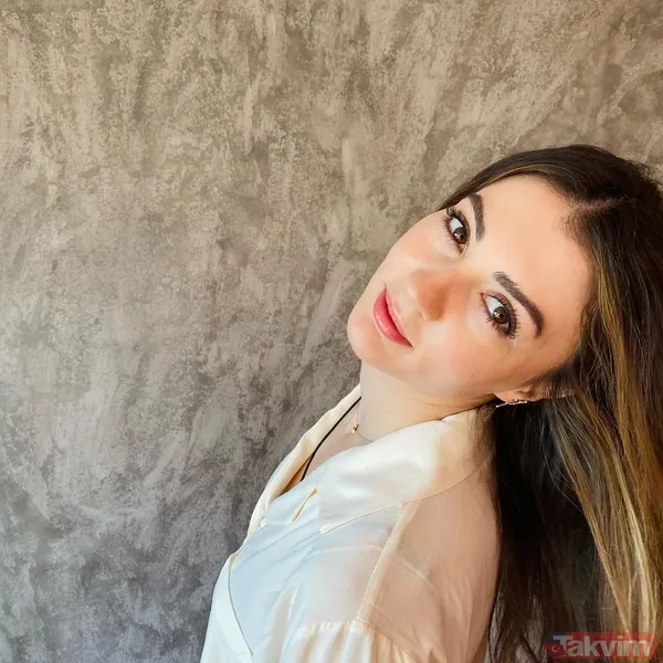 Badem Şekeri’nin Ayşe’si Burcu Özberk’in bu fotoğrafını hiç görmediniz! Hande Erçel ile o halleri sosyal medyaya damga vurdu - 5