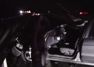 Kütahya’da otomobil TIR’ın altına girdi