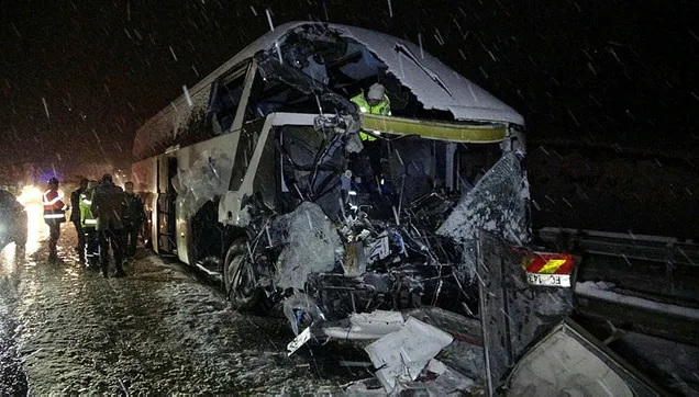 samsun da korkunc kaza yolcu otobusu tira carpti