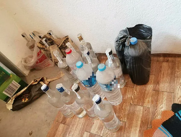 1609314187127.jpg Sahte içki operasyonunda polisleri bile şaşkına çeviren not-2