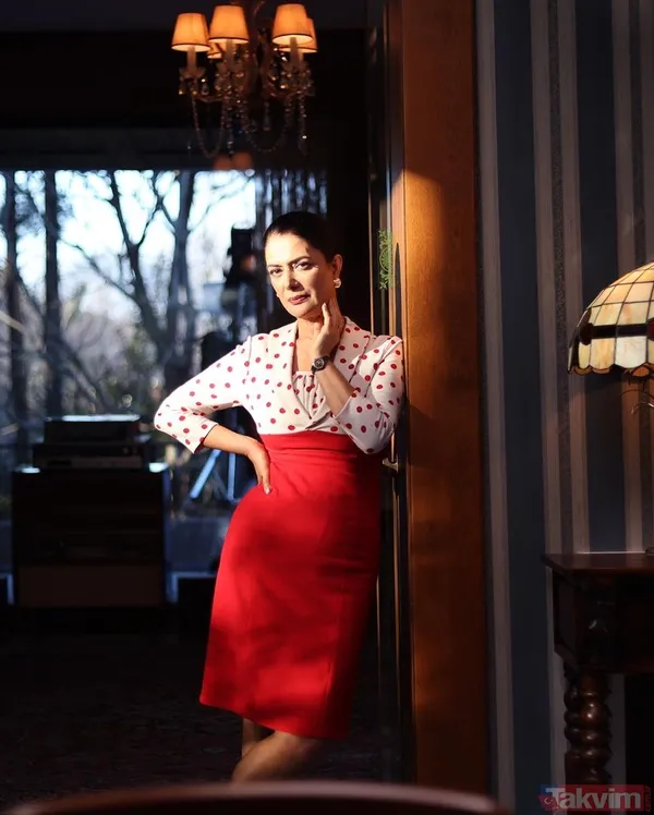 Sen Ağlama İstanbul’un Zerrin’i Veda Yurtsever’in 20 yıllık eski eşi Hayat Bilgisi'nin yıldızı çıktı! - 7