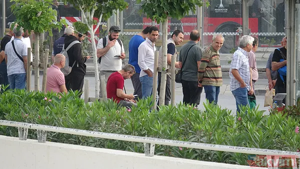 Grevin İkinci Gününde Bu Sabah Da Duraklarda Yoğunluk Oluştuğu Görüldü.