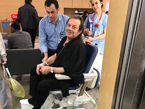 Recep Aktuğ için düzenlenen yardım gecesinde büyük vefasızlık! Recep Aktuğ'un Aşk-ı Memnu’ dizisindeki eski rol arkadaşı Beren Saat, geceye katılmadı-4