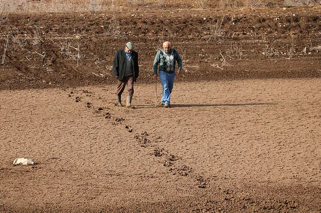 Sivas'ta ürküten görüntü! Sular çekilince ortaya çıktı, görenler başında dua etti...