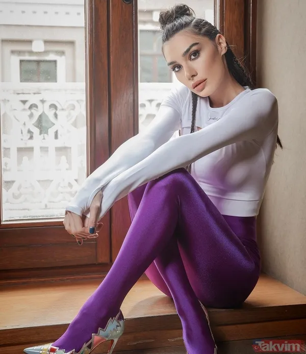 33'lük Burcu Kıratlı süper minisiyle öyle pozlar paylaştı ki! “Sinan Akçıl sen ne kaybetmişsin be abi” İlk yorum Demet Akalın’dan... - 9