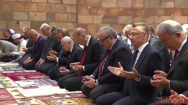 Malazgirt Zaferi'nin 951. yılı! Başkan Erdoğan cuma namazını zafer meydanında kıldı - 1