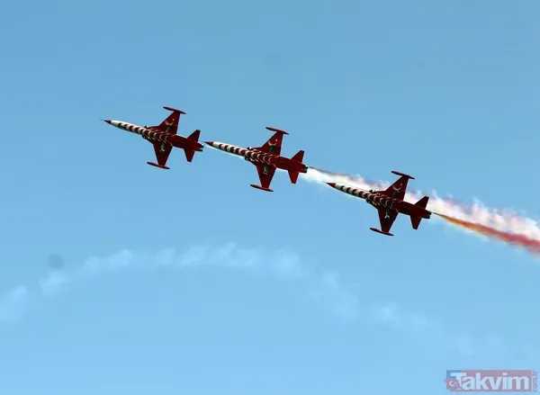 Türk Yıldızları ve SOLOTÜRK'ten nefes kesen gösteri! - 10