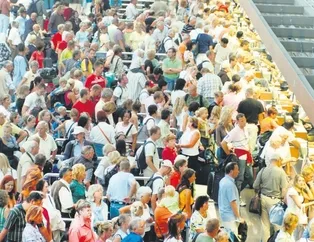 Gökten turist yağıyor