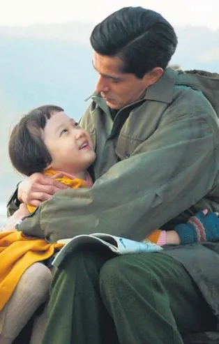 Bir dünya coşku! Ayla filminin minik yıldızı Kim Seol de 23 Nisan paylaşımı yaptı