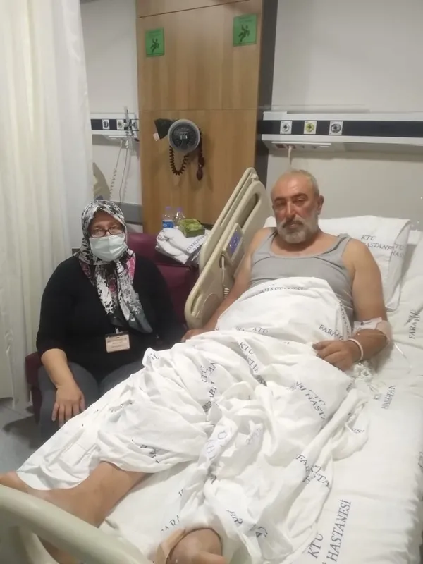 devlet-vatandasinin-yaninda-acilar-icinde-kivranan-yaraliya-ambulans-helikopter-10-dakikada-ulasti-1636024928560.jpg Devlet vatandaşının yanında! Acılar içinde kıvranan yaralıya ambulans helikopter 10 dakikada ulaştı-4