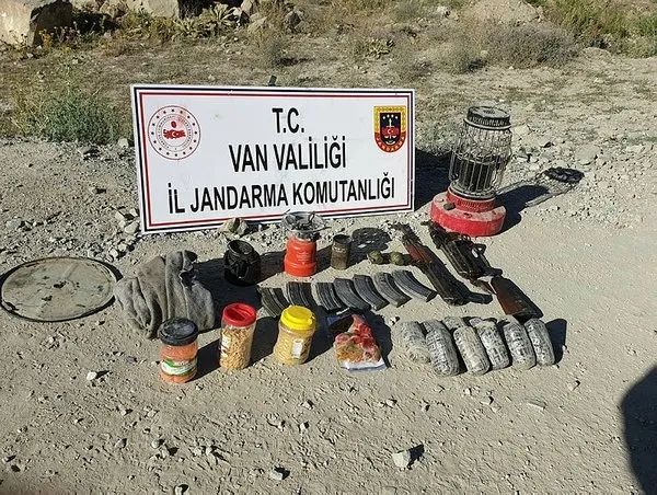 vanda-pkk-operasyonunda-uyusturucu-ve-silah-ele-gecirildi-1596964959373.jpg Son dakika: Van'da PKK operasyonunda uyuşturucu ve silah ele geçirildi-2