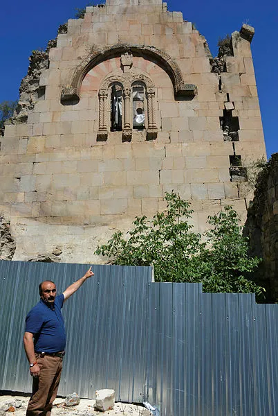 erzurumdaki-tarihi-osvank-kilisesinde-tedirgin-eden-goruntu-1598605186357.jpg Erzurum'daki tarihi Öşvank Kilisesi'nde tedirgin eden görüntü-4