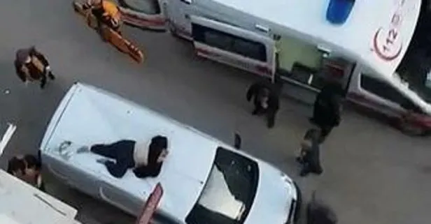 Kadın arabanın üstüne düştü