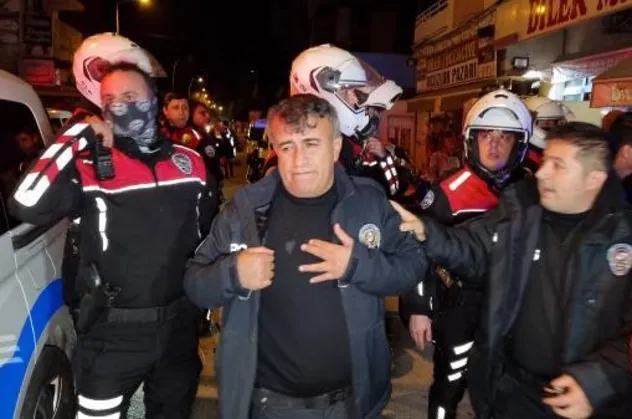 Adana'da kavga ihbarına giden polisi bıçakladı