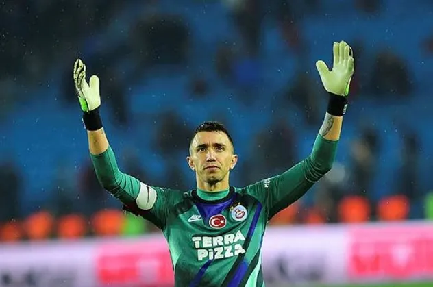 Herkes Muslera'yı konuşuyor! "Dünyayı kurtaran adam"