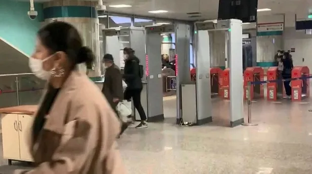 chpli-ibbden-metrolarda-buyuk-ihmal-x-ray-cihazlari-kirmizi-yansa-da-kontrol-yok-guvenlik-masalari-bos-1637851954732.jpeg
