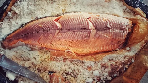 masterchef-tuzda-balik-tarifi-tuzda-balik-pisirme-nasil-yapilir-gerekli-malzemeler-neler-iste-puf-noktalari-1697307782350.jpg Tuzda balık pişirme nasıl yapılır, gerekli malzemeler neler? MASTERCHEF TUZDA BALIK TARİFİ! İşte püf noktaları...-7