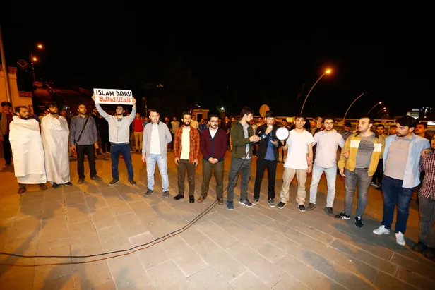 Mısır'ın Ankara Büyükelçiliği önünde toplanan bir grup, Mısır yönetimini protesto etti-1