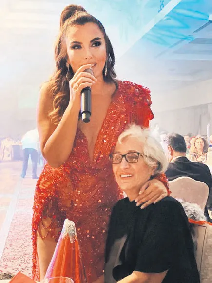 ebru-sallidan-2022de-ilk-iddiali-pozunu-verdi-gorenler-soka-girdi-1641240033763.jpg Ebru Şallı 2022'de ilk iddialı pozunu verdi! Görenler şoka girdi...-21