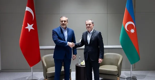 Dışişleri Bakanı Fidan'ın Kahire'de yoğun diplomasi trafiği: Azerbaycanlı mevkidaşı Bayramov ile bir araya geldi