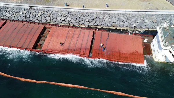 son-dakika-zeyrinburnunda-gemiye-oturan-gemi-sokumu-basladi-1615289475248.jpg SON DAKİKA: Zeytinburnu'nda karaya oturan gemi! Sökümü başladı-8